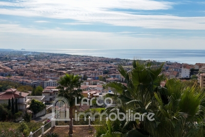 Detached villa to be finished with wonderful sea-view