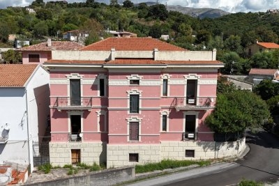 Prestigious historic villa in the charming historic center of Scalea