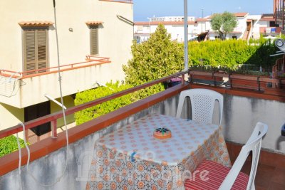 Trilocale arredato con balcone vista mare