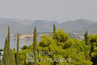 Villa Panoramica in Vendita con splendida vista sull'Isola Dino