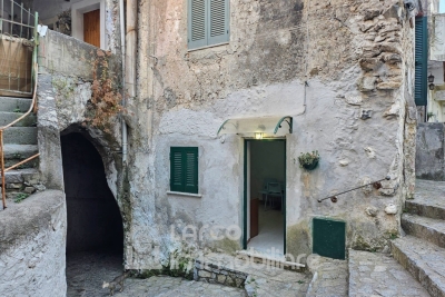 Proprietà ristrutturata su due livelli nel centro storico di Scalea