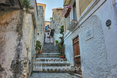 Proprietà ristrutturata su due livelli nel centro storico di Scalea