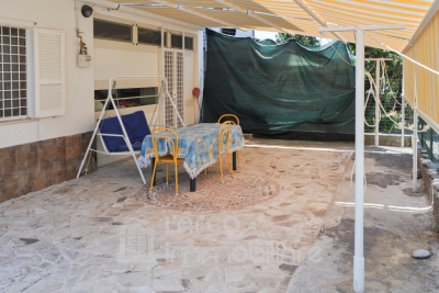 Furnished ground floor apartment with lovely external paved courtyard