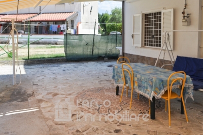 Furnished ground floor apartment with lovely external paved courtyard