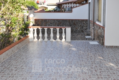 Lovely Townhouse with external paved courtyard                                   