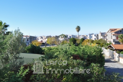 Lovely Townhouse with external paved courtyard                                   