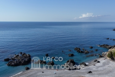  Ampio e Luminoso Appartamento con Accesso Immediato al Mare