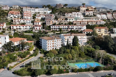  Ampio e Luminoso Appartamento con Accesso Immediato al Mare