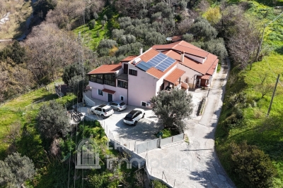 Casa indipendente con terreno e vista mare