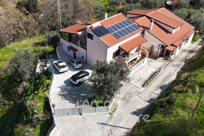 Casa indipendente con terreno e vista mare