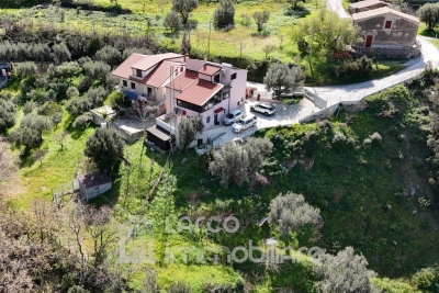 Casa indipendente con terreno e vista mare