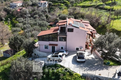 Casa indipendente con terreno e vista mare