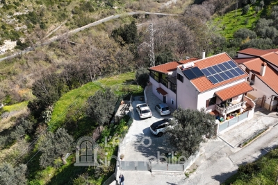 Casa indipendente con terreno e vista mare