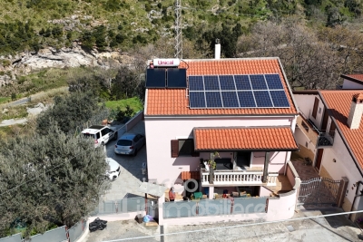 Casa indipendente con terreno e vista mare