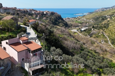 Casa indipendente con terreno e vista mare