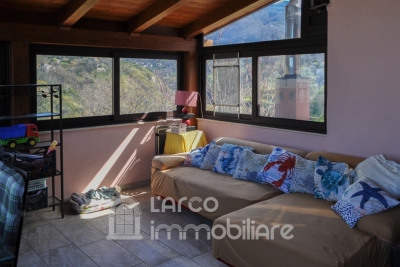 Casa indipendente con terreno e vista mare