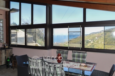 Casa indipendente con terreno e vista mare